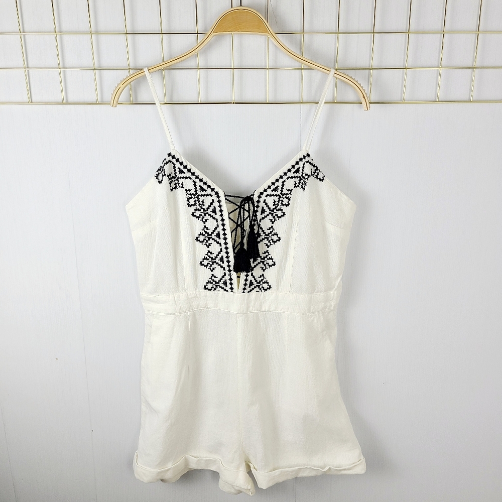 NWT United Colors of Benetton Linen Cotton Lace Up Tassel Romper